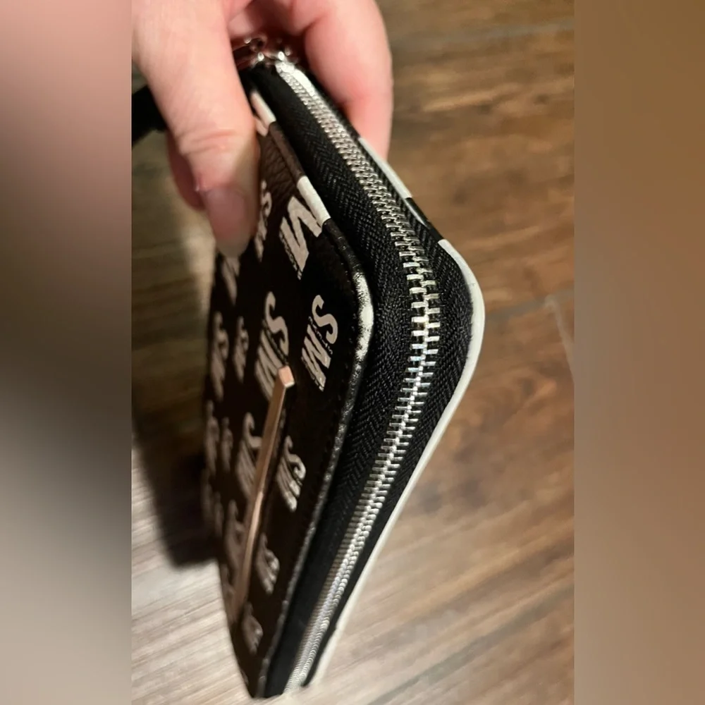 Steve Madden wallet/wristlet.  Zipper closure. Lots of space. Black & white. - Picture 9 of 15